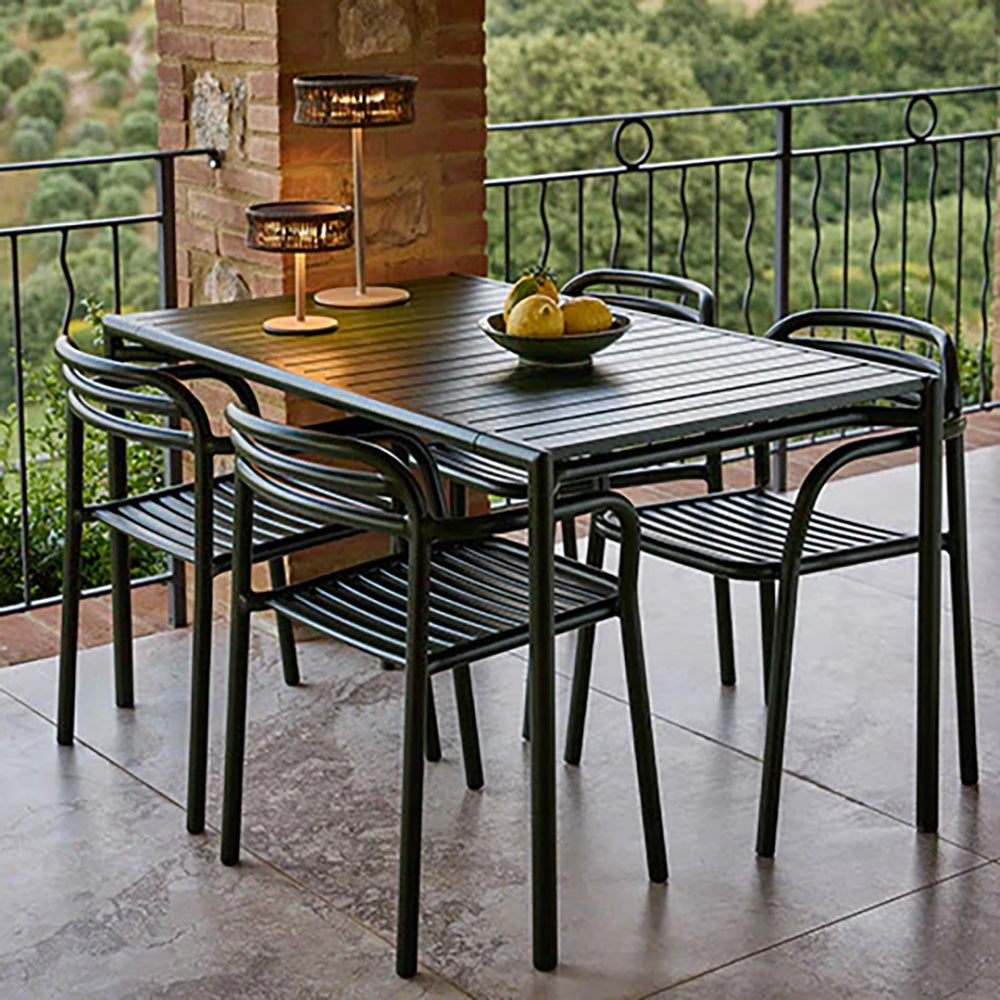 Bliss ruokapöytä sisältää neljä käsinojilla varustettua tuolia - Tummanvihreä alumiini