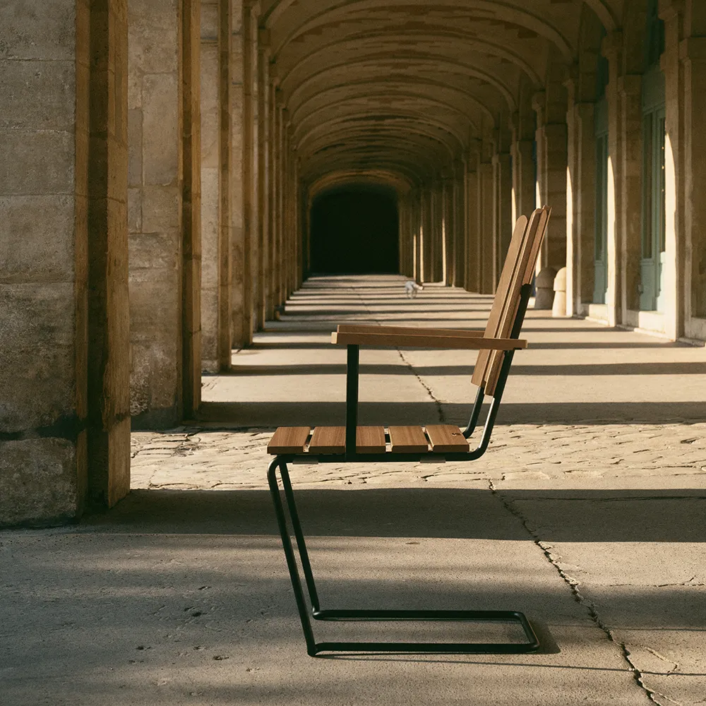 A2 nojatuoli Öljytty tammi / Musta runko