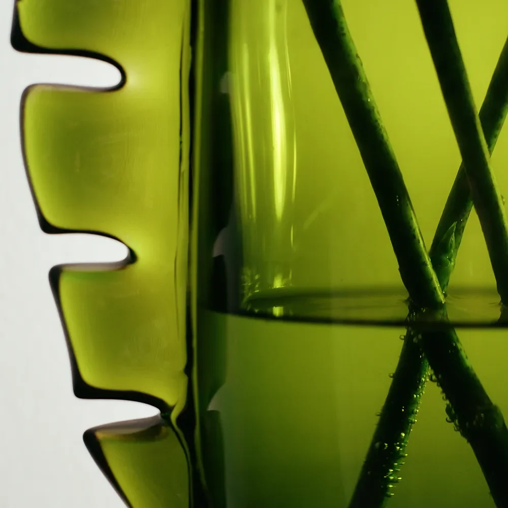 Suulakepuristettu Maljakko Alas