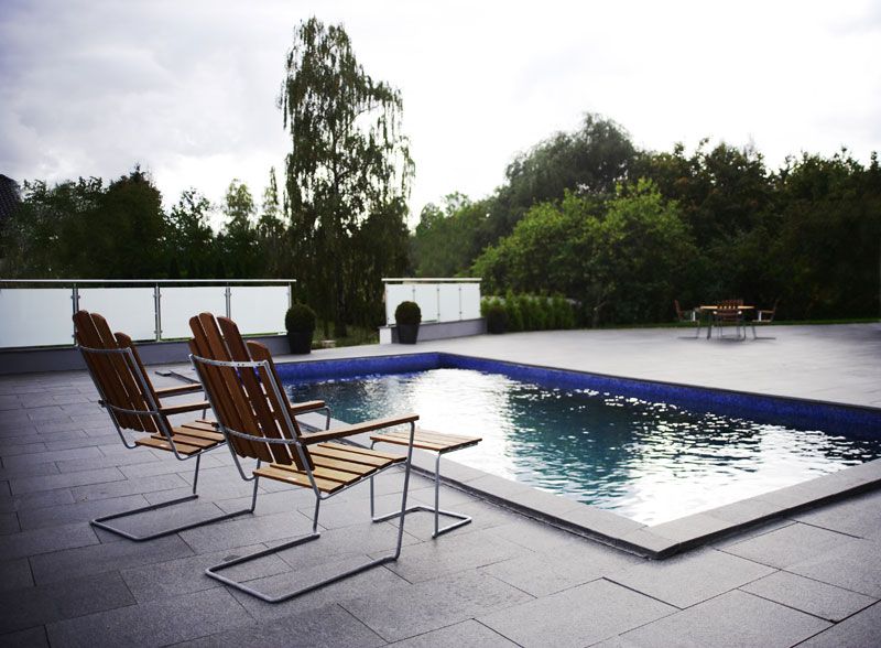 Rahi A3 käsittelemätöntä tiikkiä / kuumasinkitty runko Grythyttan Stålmöbler 