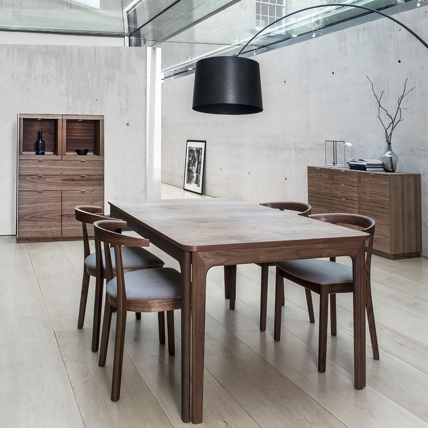 Sm923 Vitrinskåp tammi valkoöljy 98X44X136Cm