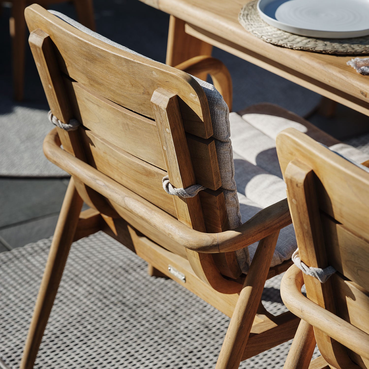 Lilja käsinojallinen tuoli luonnonvärinen Brafab