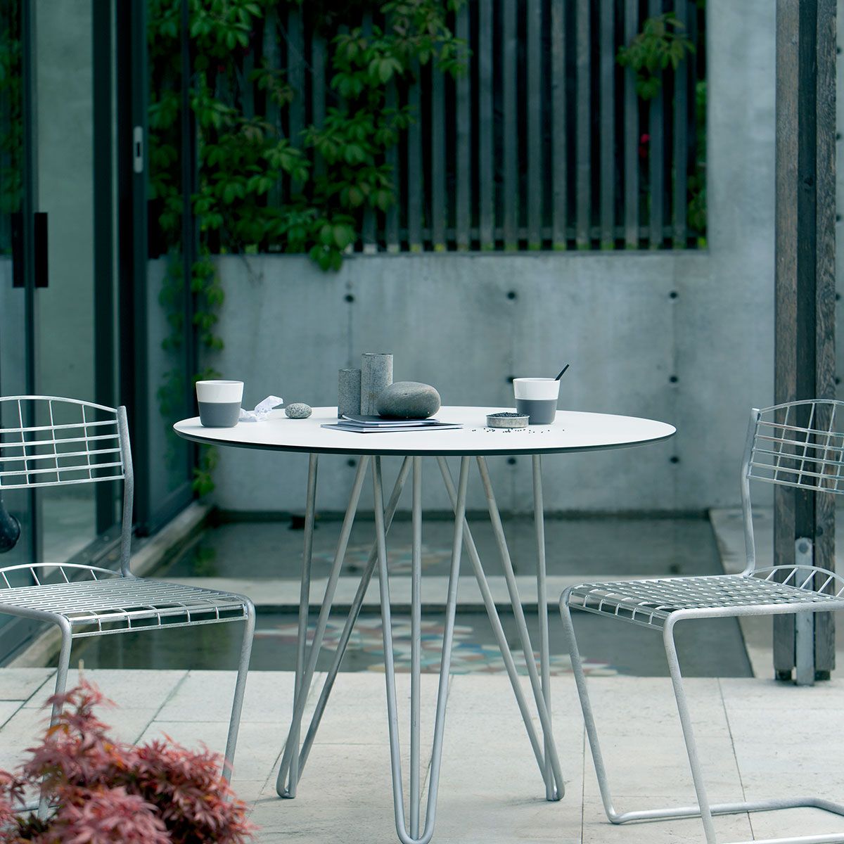 Grythyttan Stålmöbler Hich Tech ruokailuryhmä Ø 90 cm musta