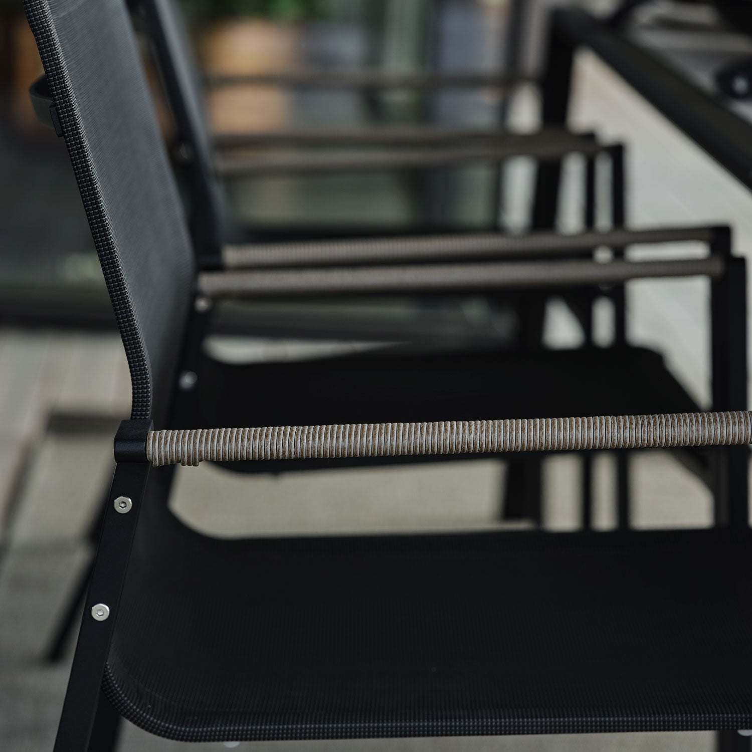 Lyra käsinojallinen tuoli musta/harmaa Brafab