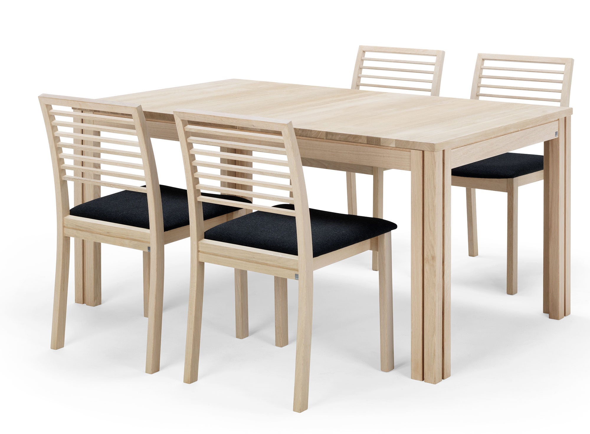 Sm23 Pöytä Saksanpähkinä Lakattu 150-306(358)X90X73Cm