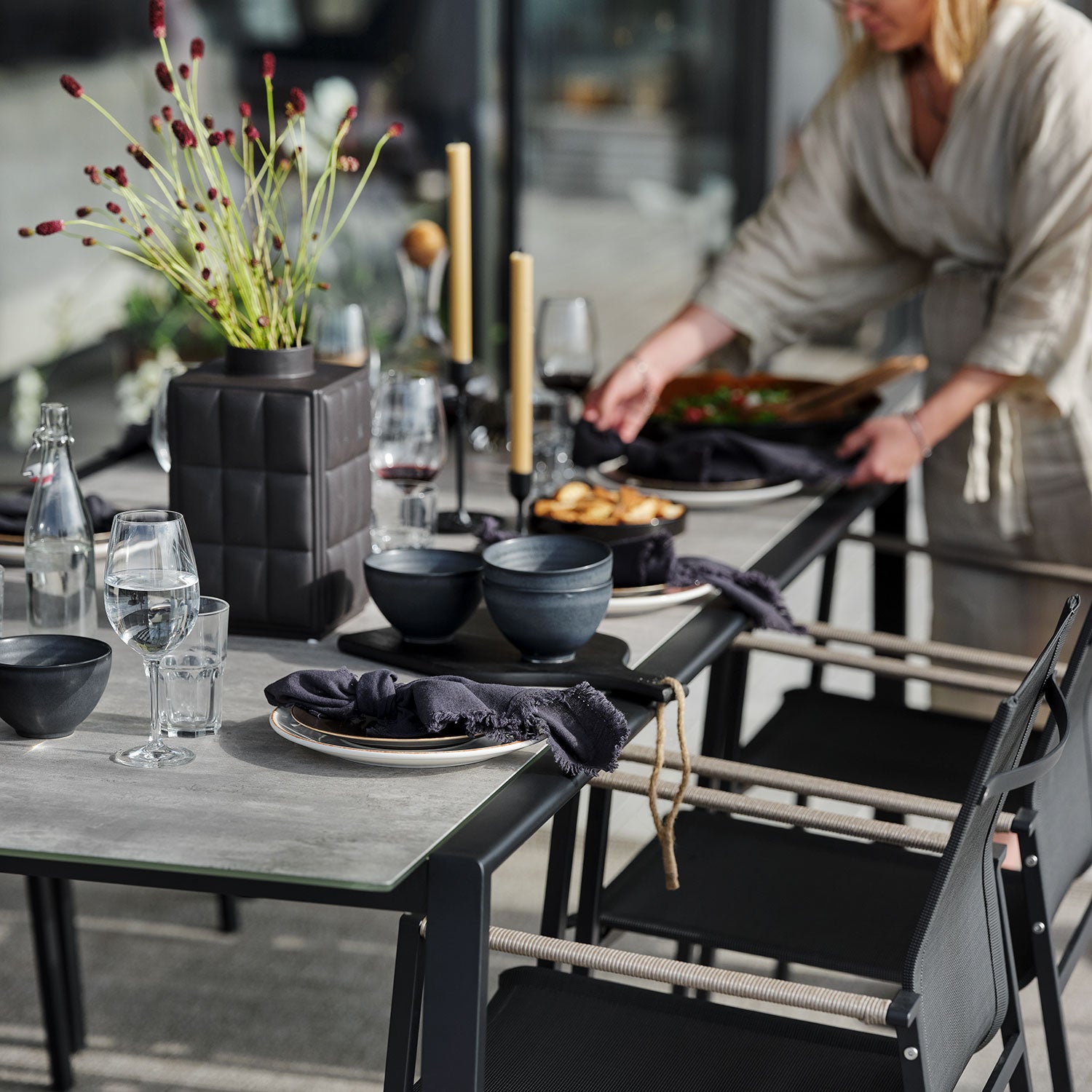 Lyra käsinojallinen tuoli musta/harmaa Brafab