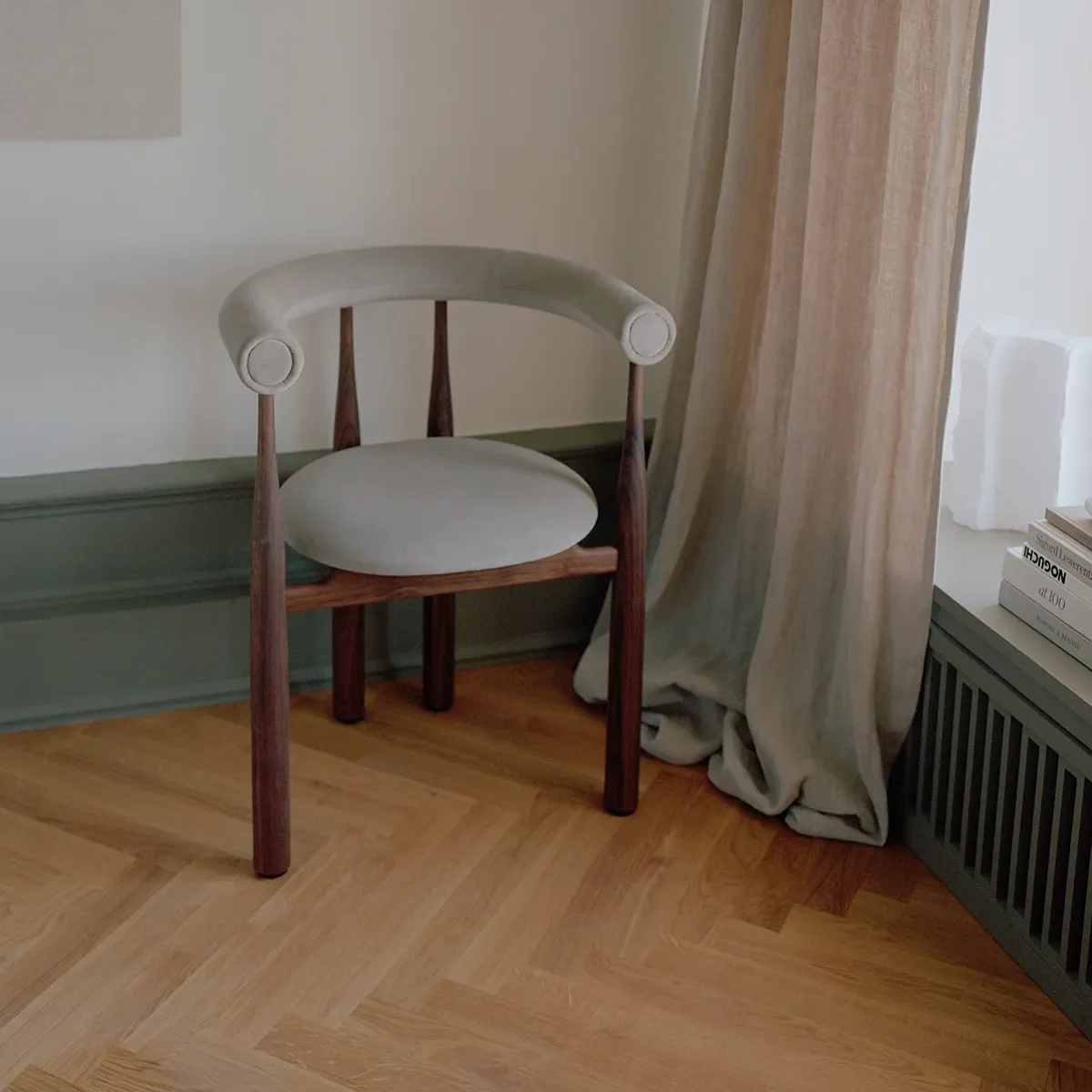 Verhoiltu Käsinojallinen tuoli Bukowski Pähkinäpuu Megan
