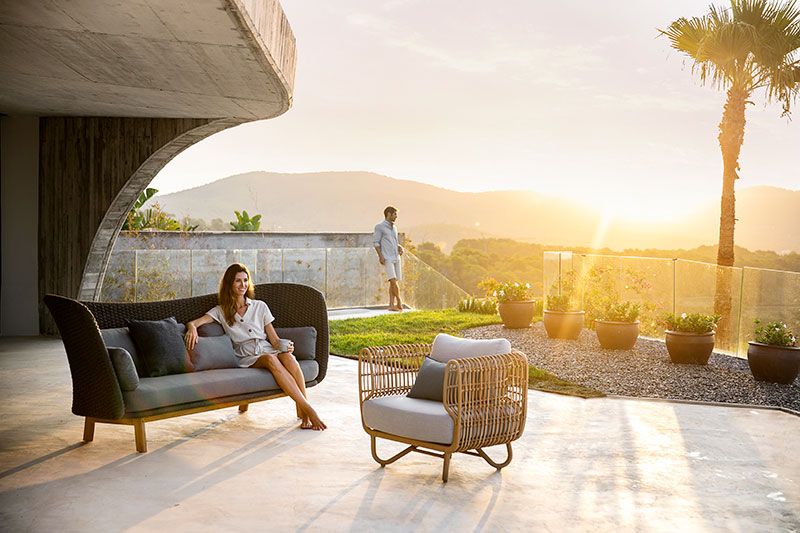 Peacock Wing sohva tummanharmaa sis.. tyynyt