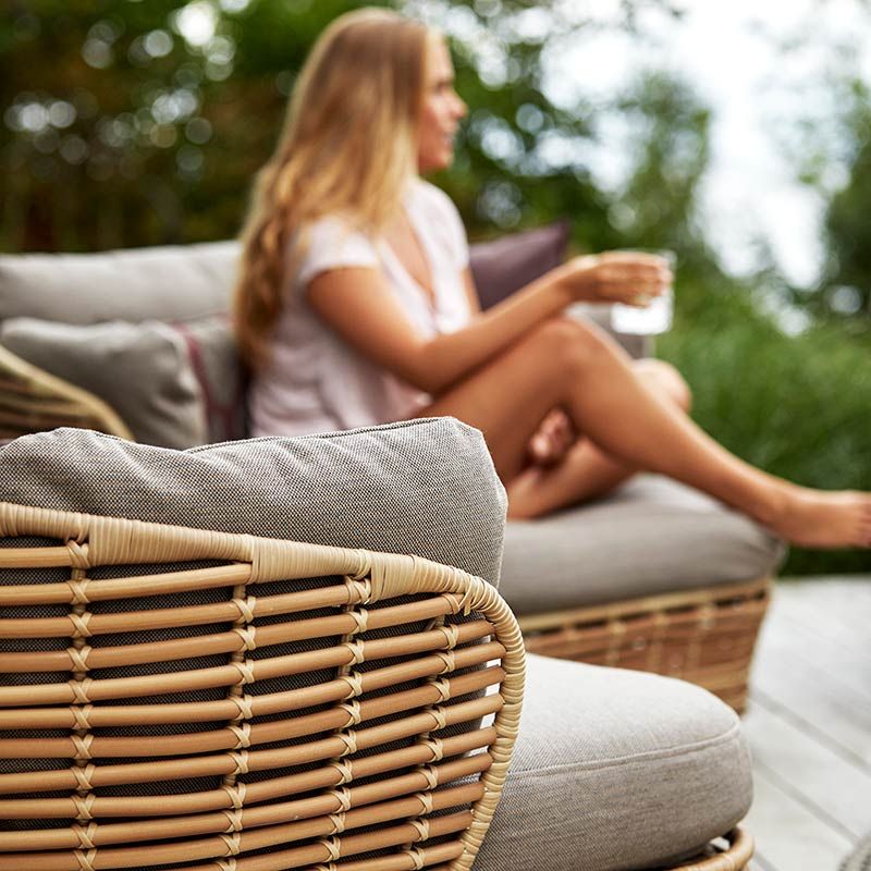 Basket loungesoffa Natural konstrotting sis. ljust Airtouch tyynysetit