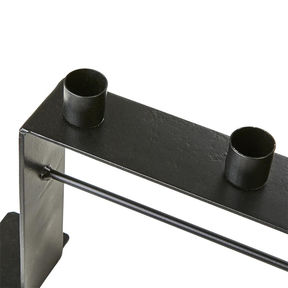 Kynttilänjalka Thomas Musta