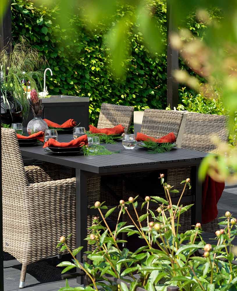 Vevi ruokapöytä 95 x 230 cm musta Brafab