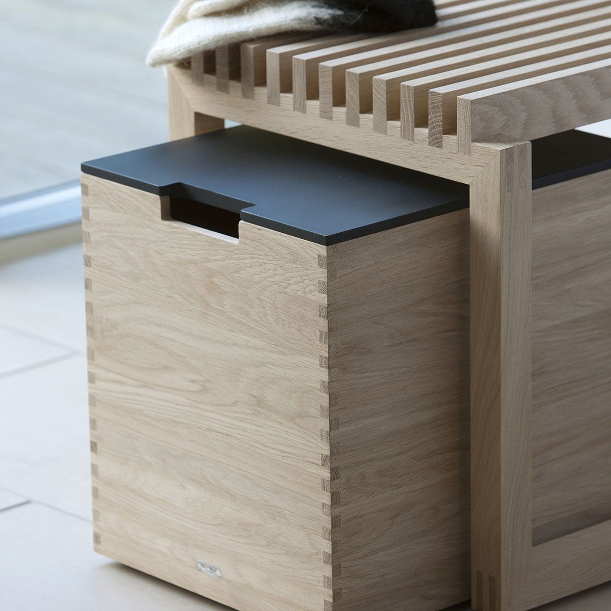 Cutter Box Korkea musta tammi 