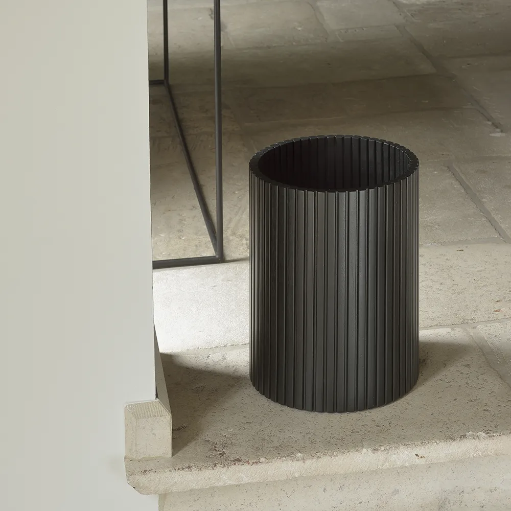  Roller Max bin mustaksi lakattua mahonkia