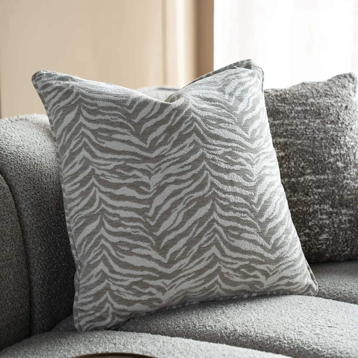 Koristetyyny Tigra Beige 45x45 cm