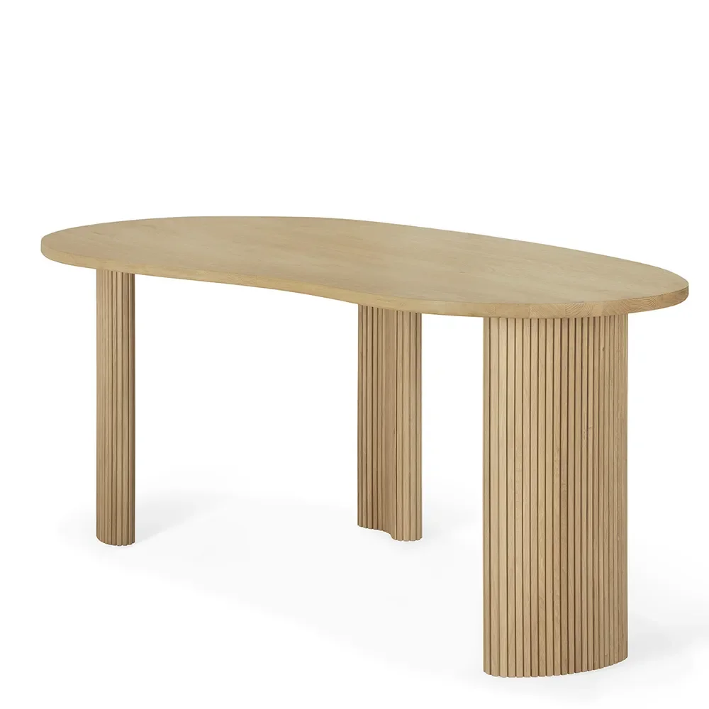 Kirjoituspöytä lakatusta tammesta Boomerang 200x100 cm