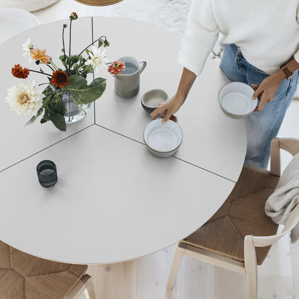 Sm33 Pöytä Tammiviilu ja Musta Nanolaminaatti