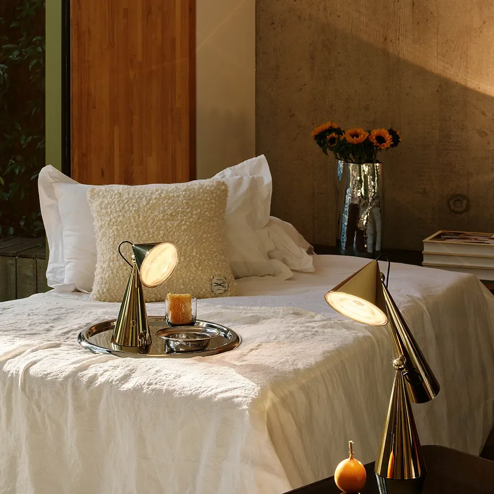 Pose Portable Gold LED