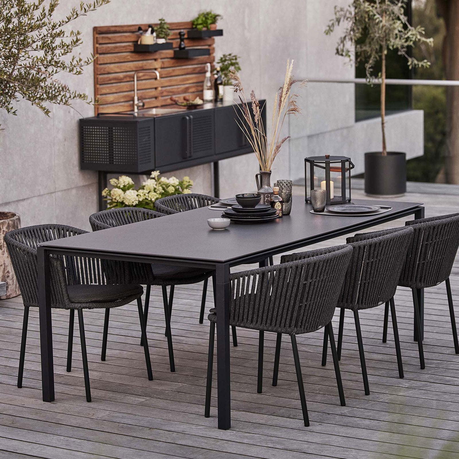 Moments Käsinojatuoli Tummanharmaa