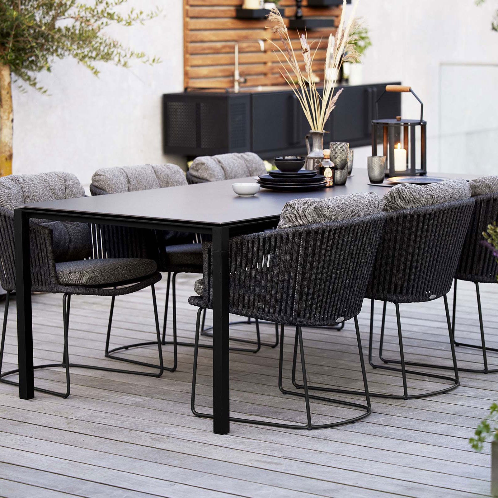 Moments Käsinojalliset tuoli Tummanharmaa