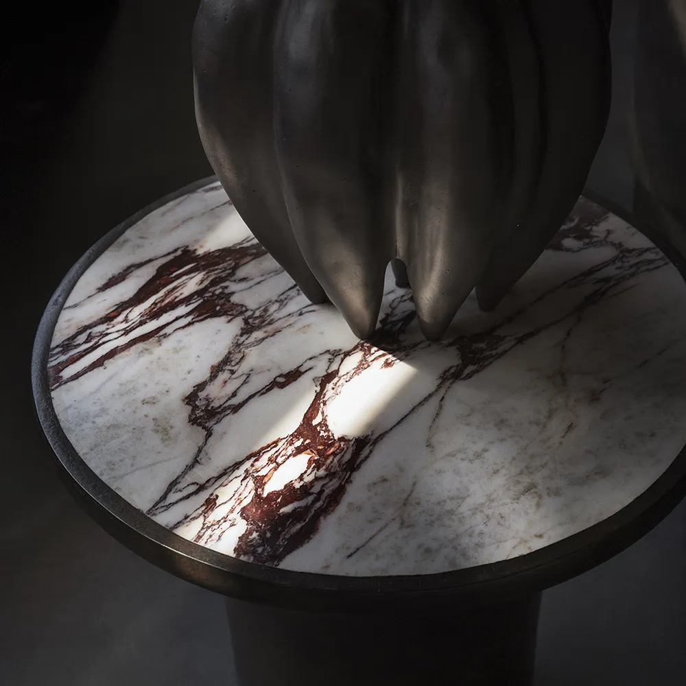 Trumpettityylinen sohvapöytä, korkea - Calacatta