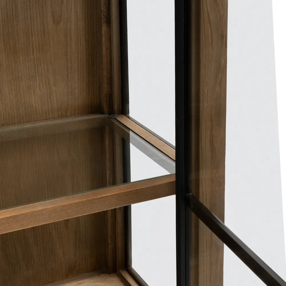 Clearwater Creekin esittelykaappi