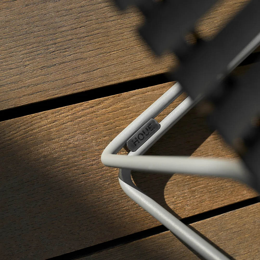 Click Adjustable chaise longue Black. Frame: Grey