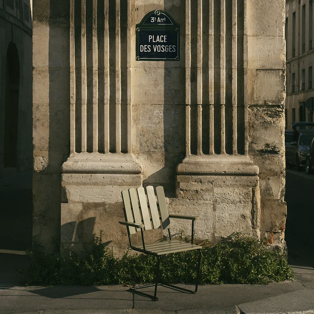 A2 nojatuoli Vihreä lakattu tammi / musta runko