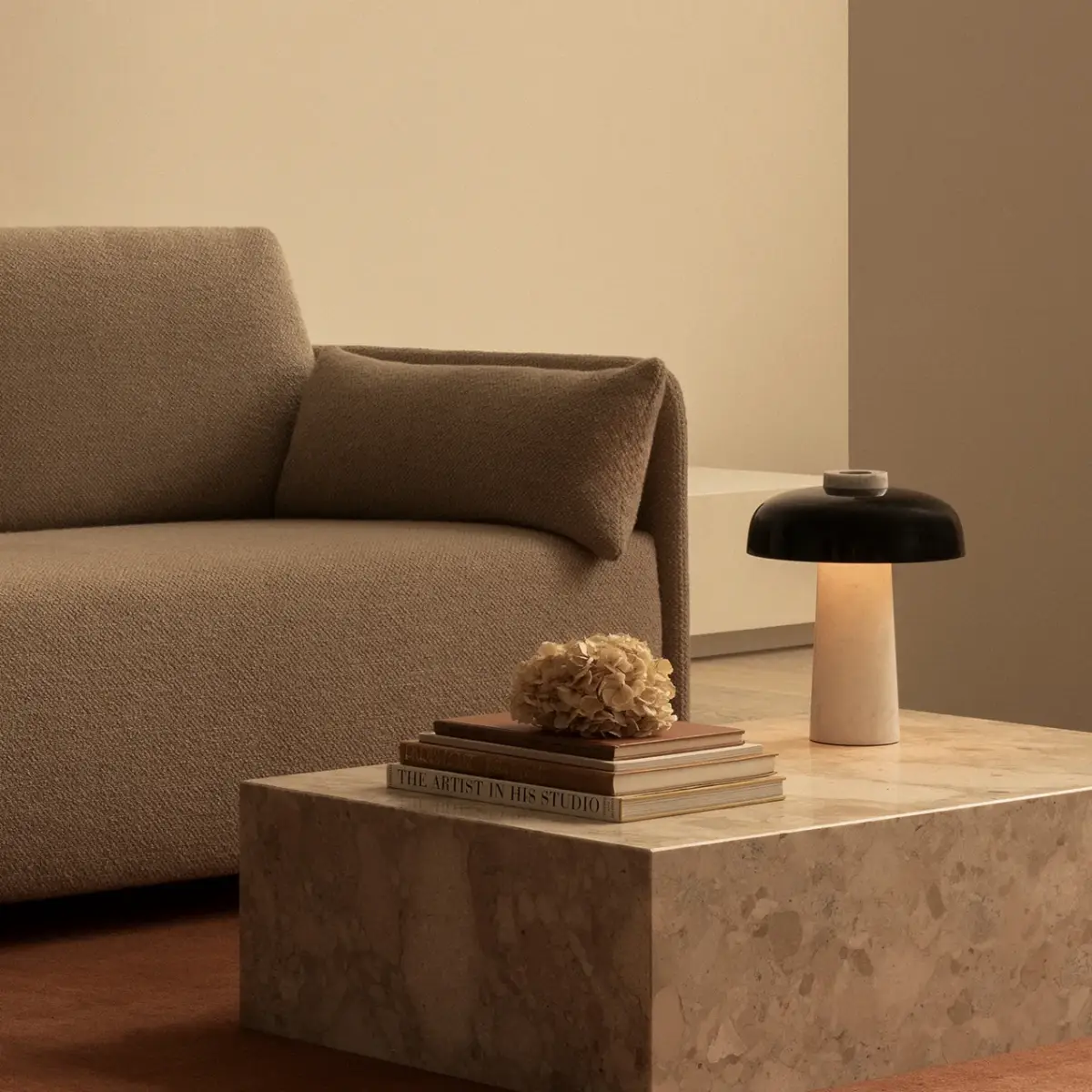 Plinth-sohvapöytä, matala, kivi, Kunis Breccia