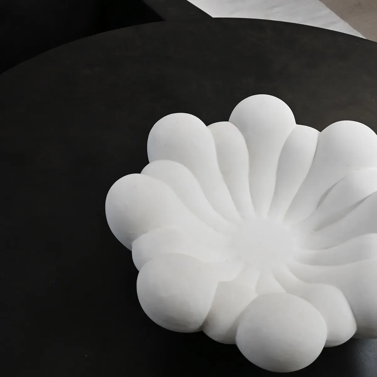 Käsintehty koristekulho Bloom Bone White Ø 44 cm