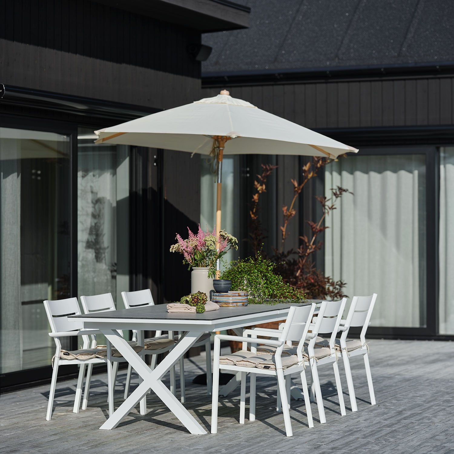 Delia käsinojallinen tuoli valkoinen Brafab