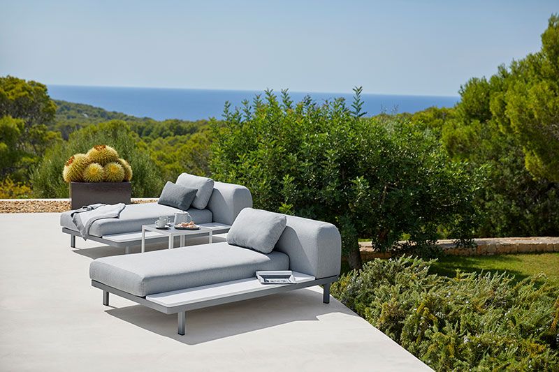 Space Sohva sivupöydällä