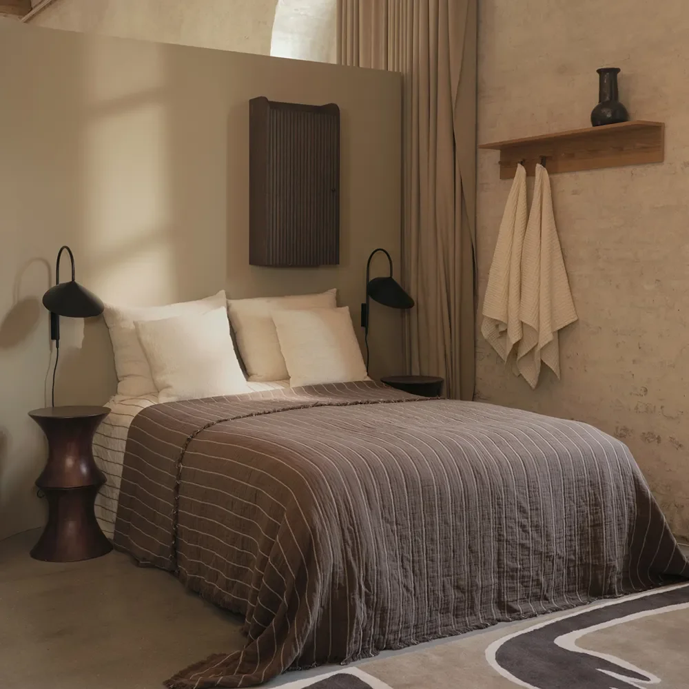 Arum Swivel Seinävalaisin - Black