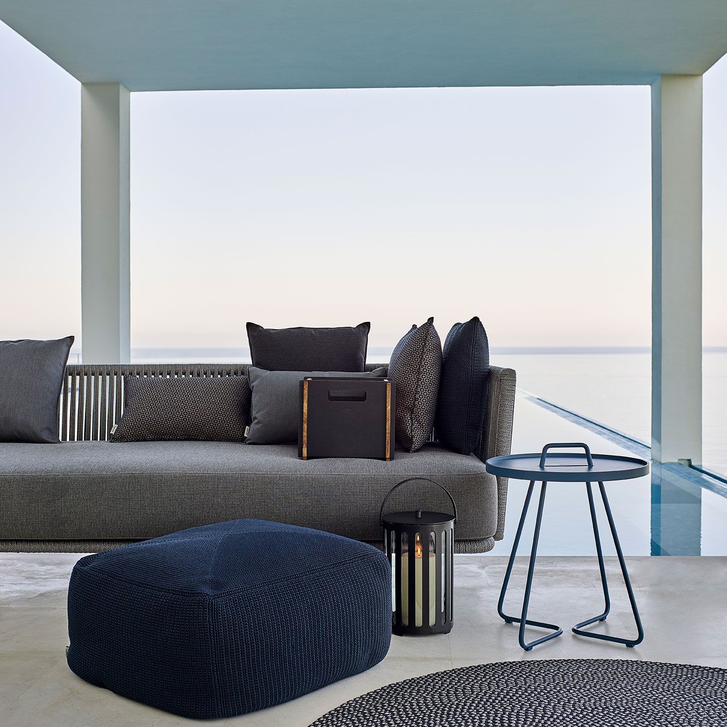 Divine koristetyyny 50x50 cm Blue