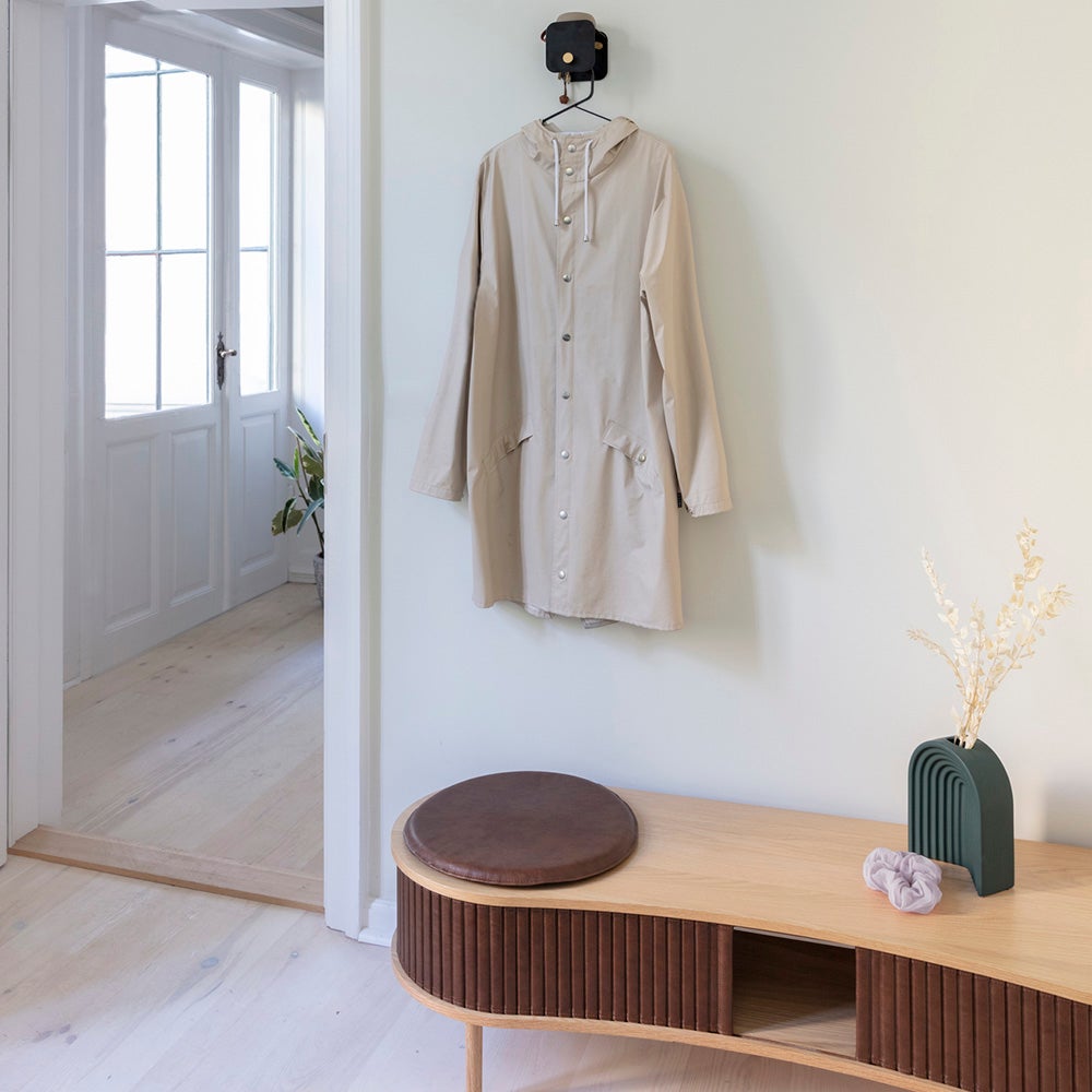 Hang In There Seinäripustin Black