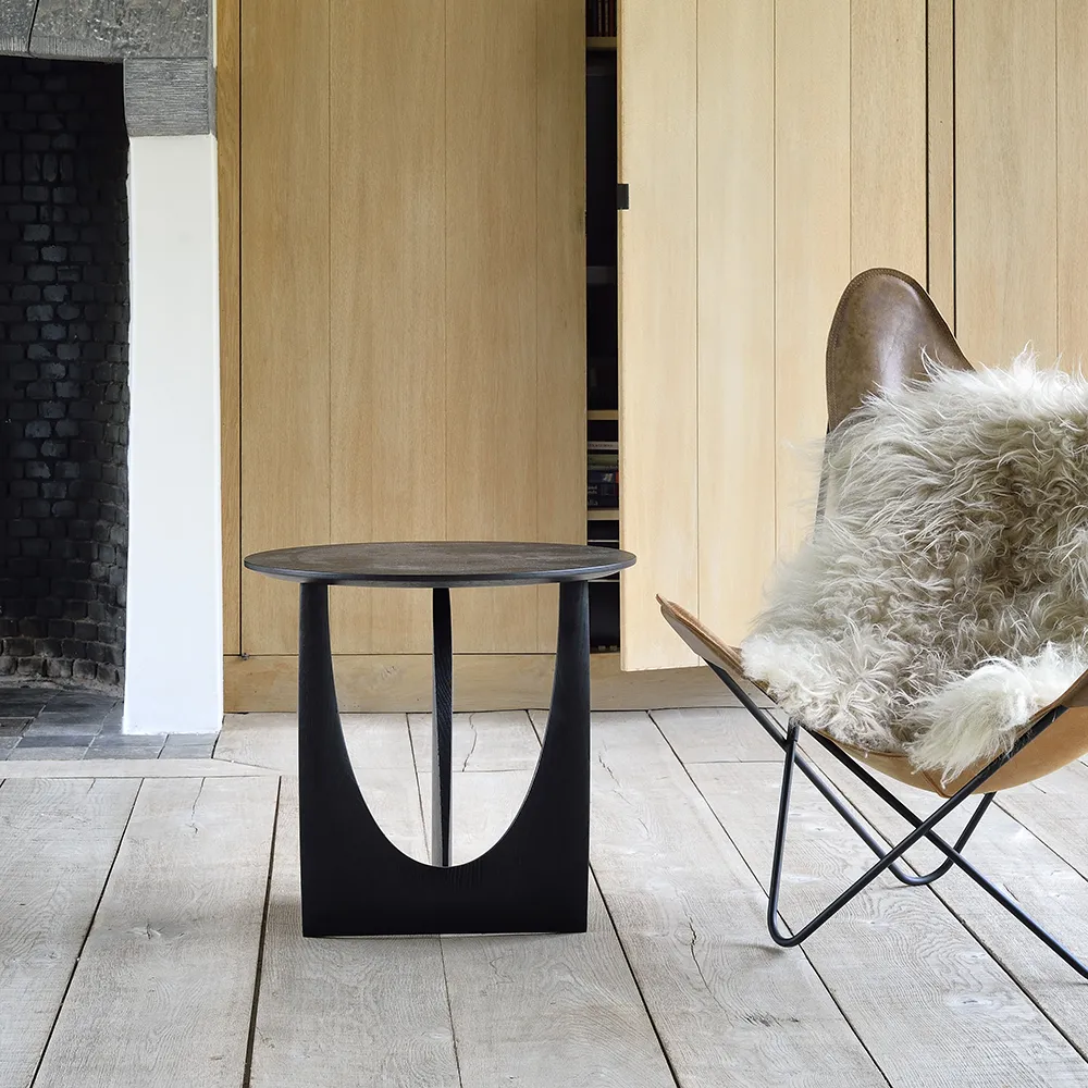 Geometric Sivupöytä Tammi musta