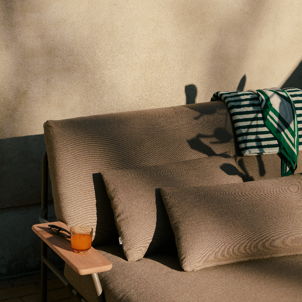 Loungebed Settle käsinojilla Grey