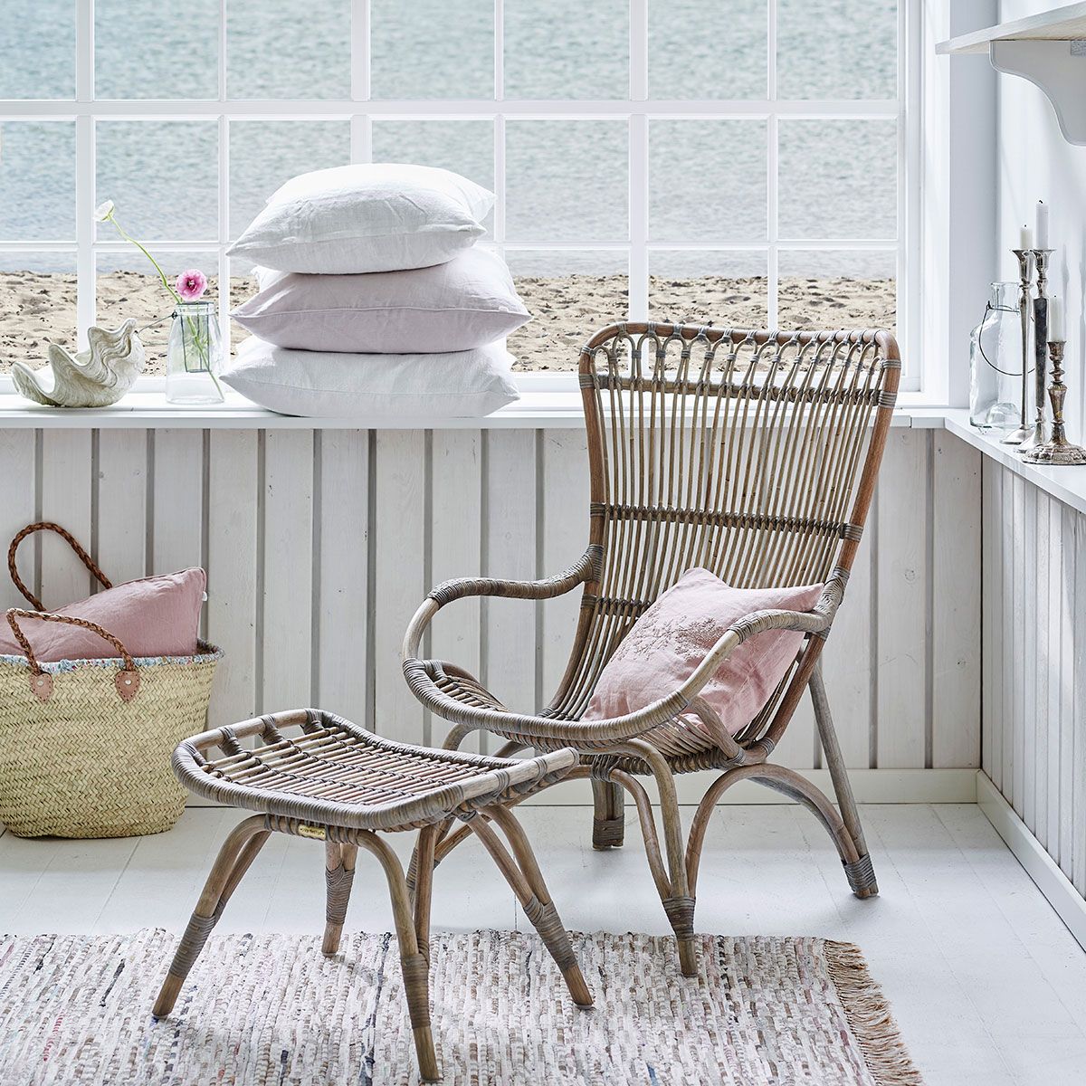 Monet rottinkituoli Musta