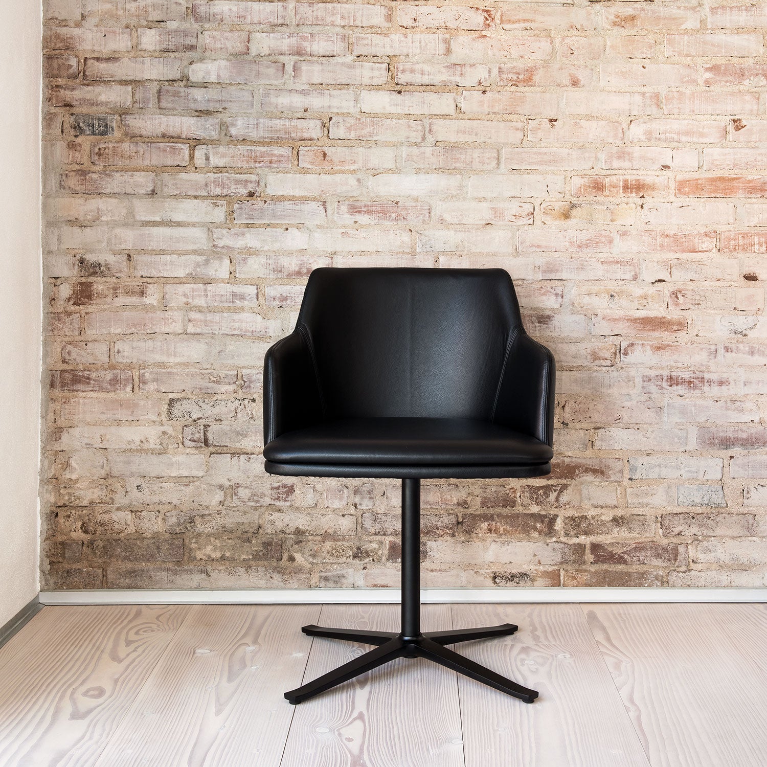 Sm55 Pyörivä nojatuoli nahka