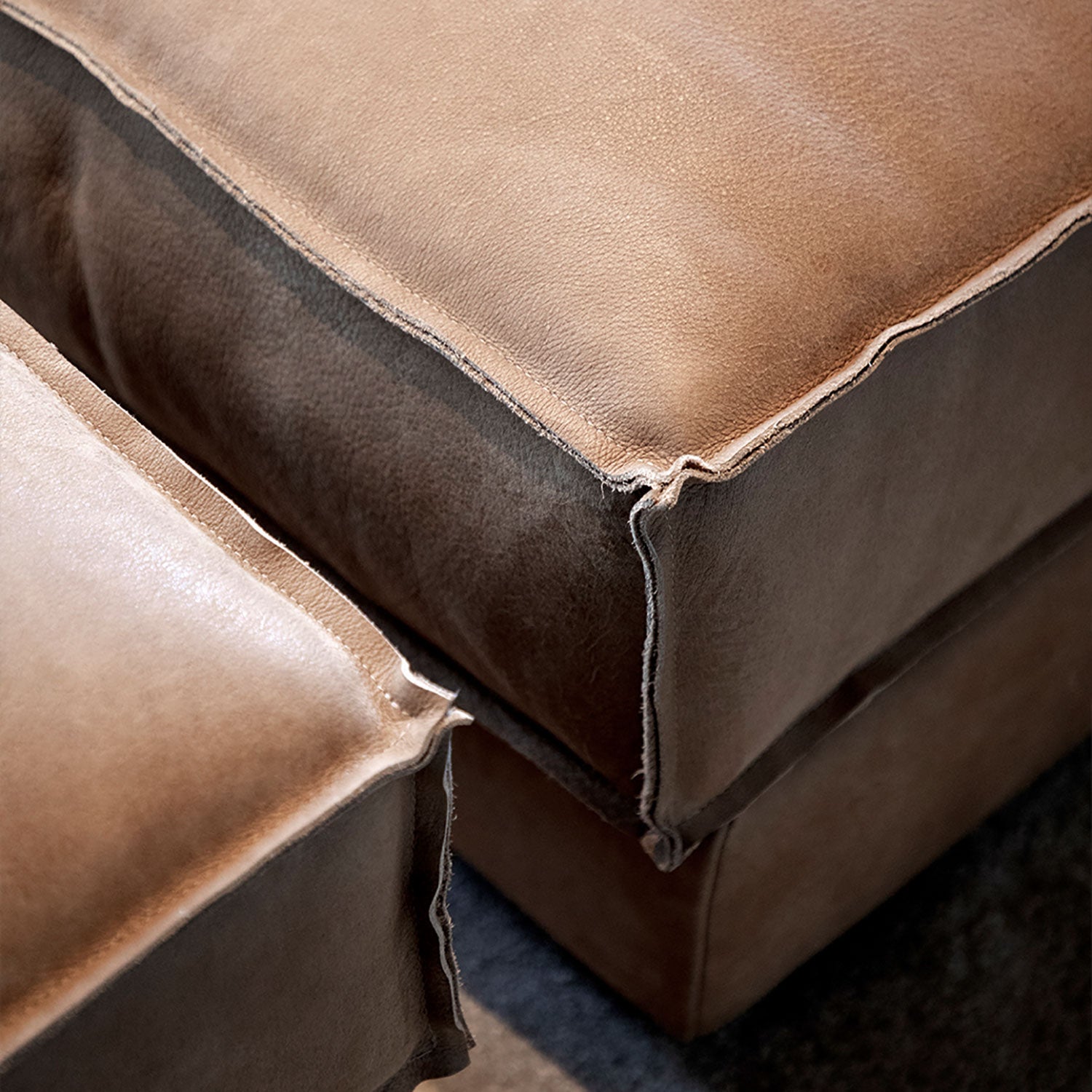 Montana rahi 112 x 112 cm Nubuck Taupe Artwood