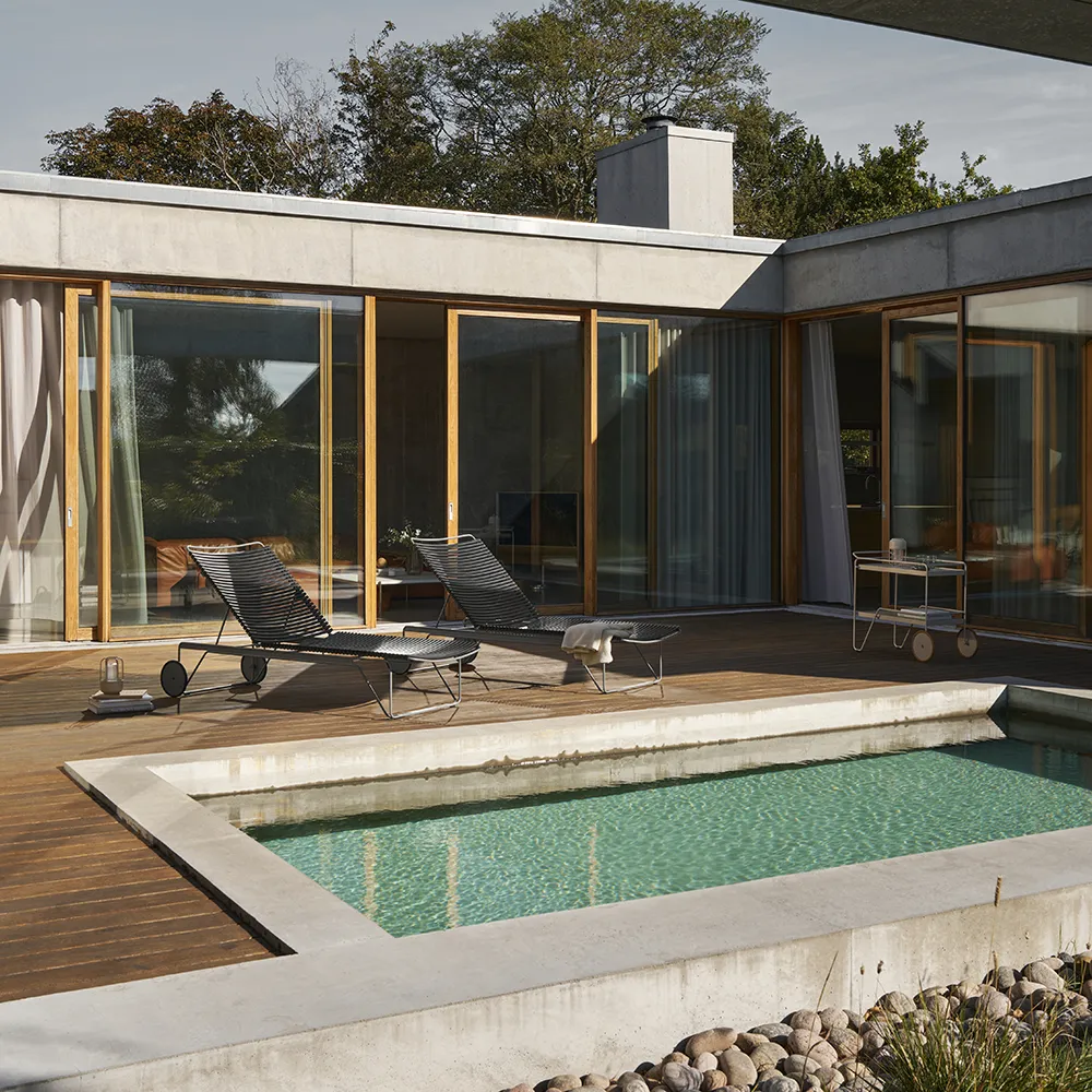 Click Adjustable chaise longue Pigeon blue. Frame: Grey