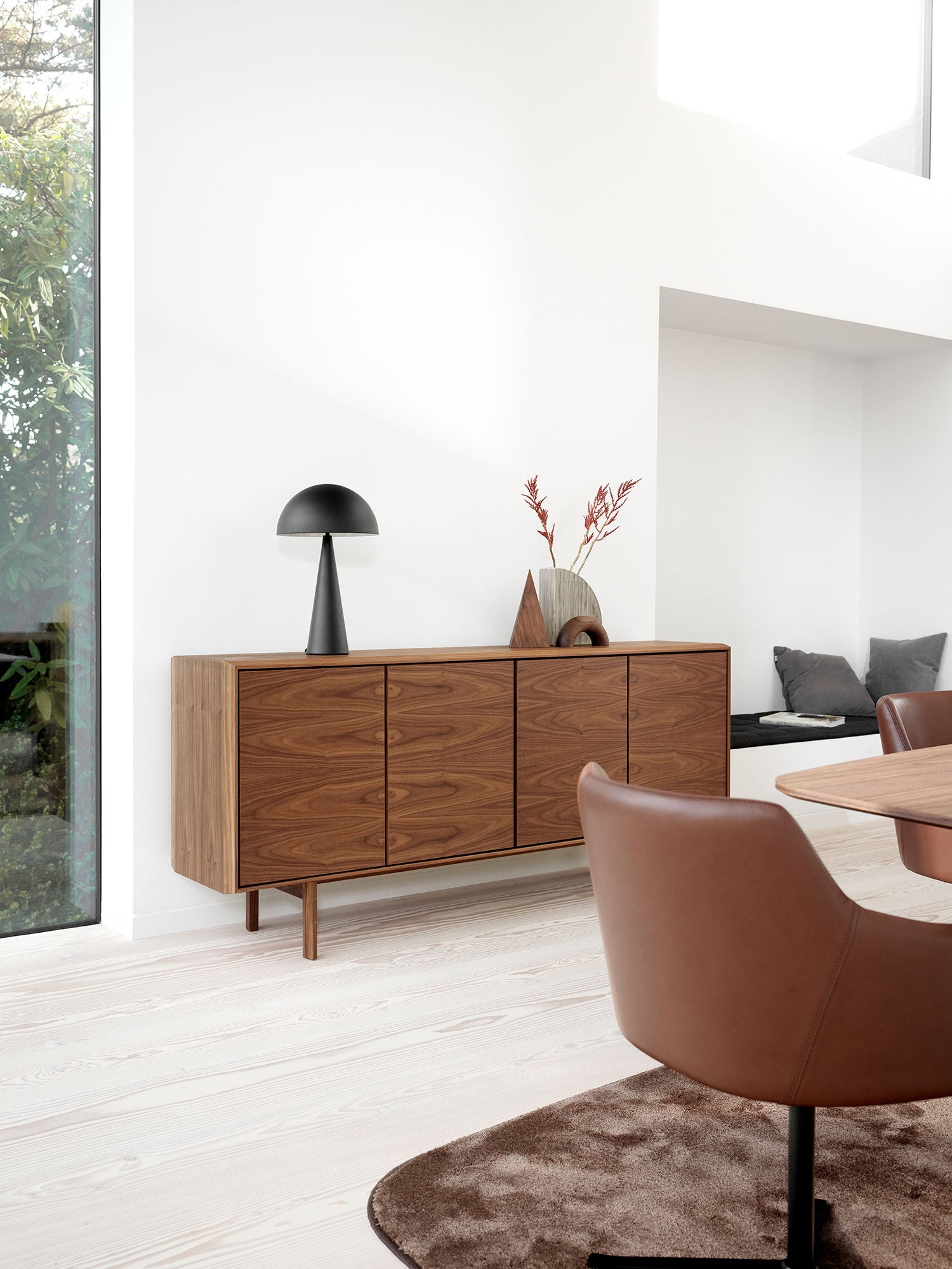 Sm544 Sivupöytä Musta Tammi Lakka 190X43X85Cm