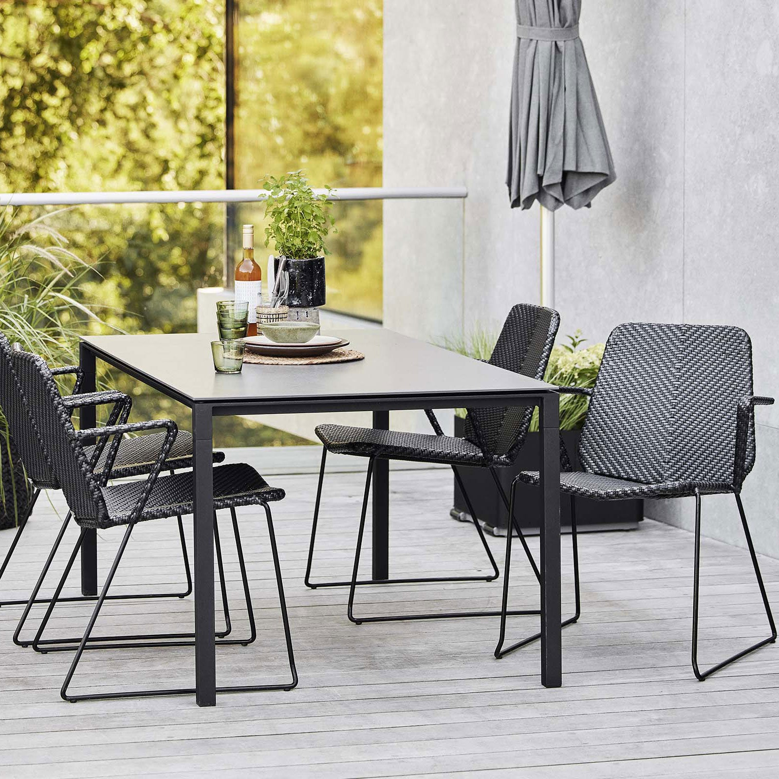 Vision käsinojallinen tuoli musta konstrotting