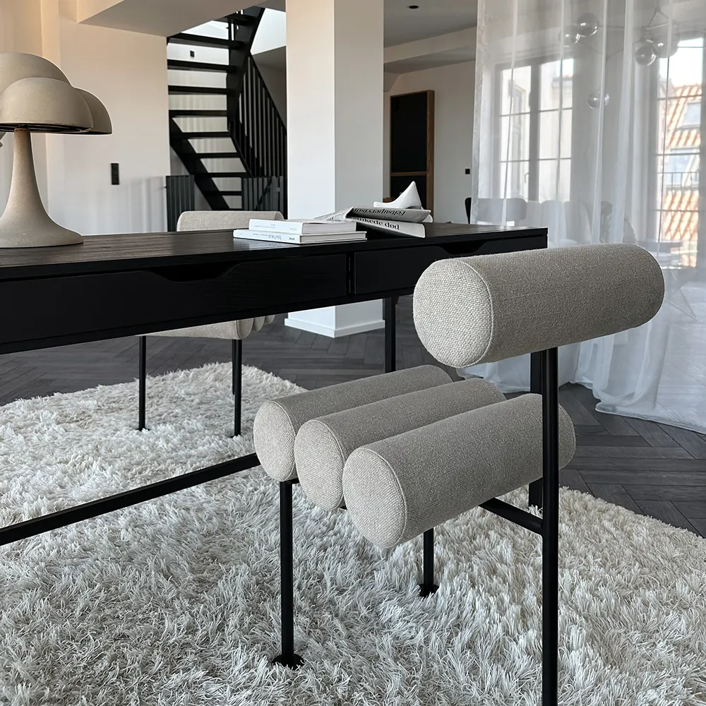 Hiro-ruokatuoli, musta runko - pellava