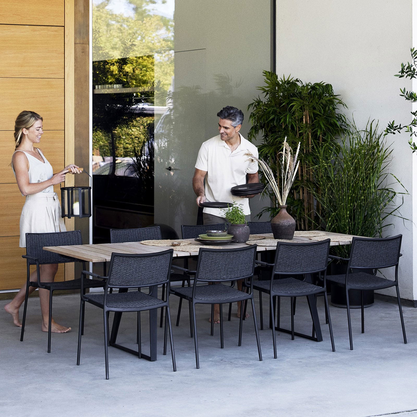 Less käsinojallinen tuoli Dark Grey