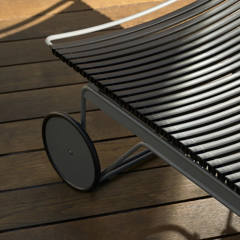 Click Adjustable chaise longue Black. Frame: Grey