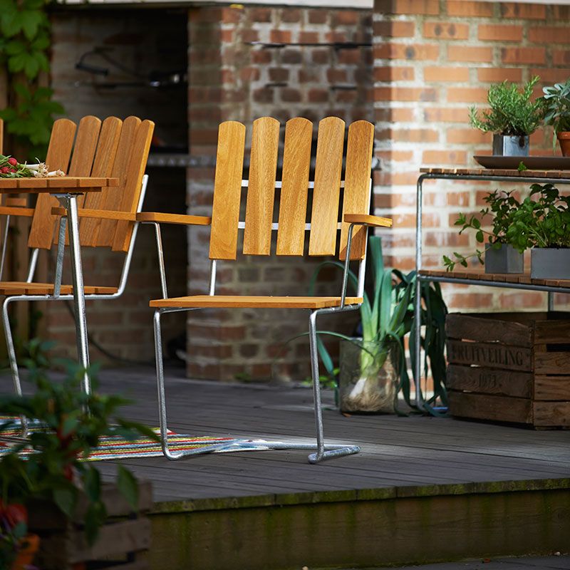 pöytä B30 84 X 92 Obehandlad tiikki / Varmförzinkat Stativ Stå