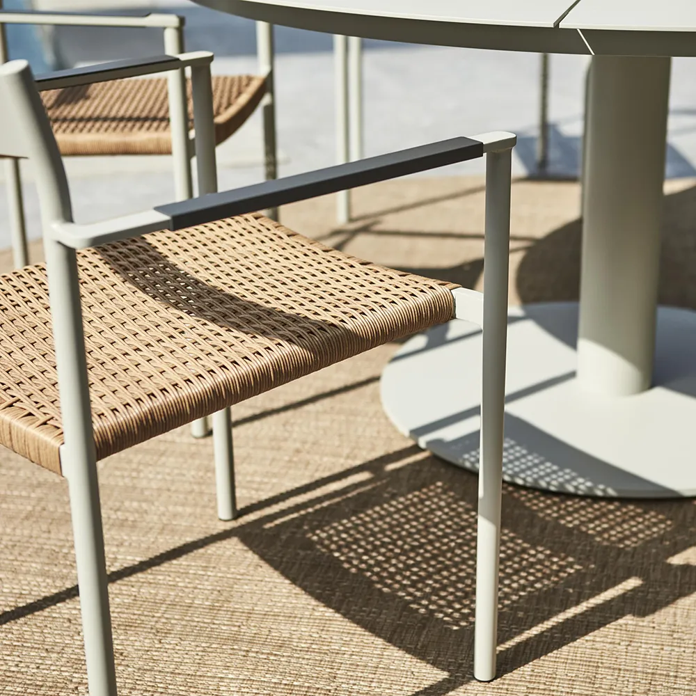 DK käsinojatuoli light grey 