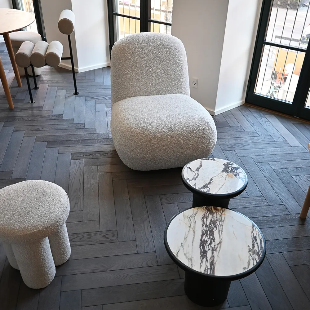 Trumpettityylinen sohvapöytä, korkea - Calacatta