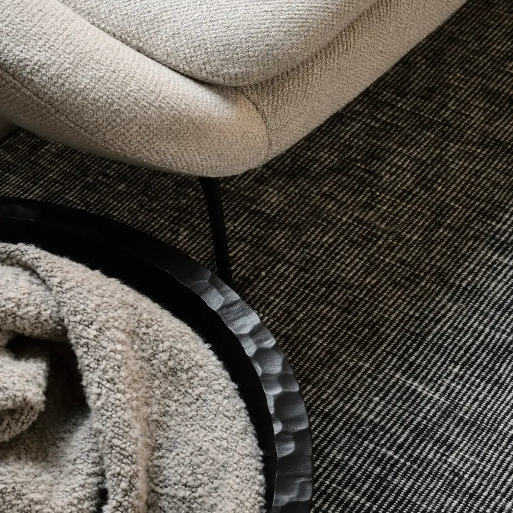 Chopped XL kulho mustaksi lakattua mahonkia