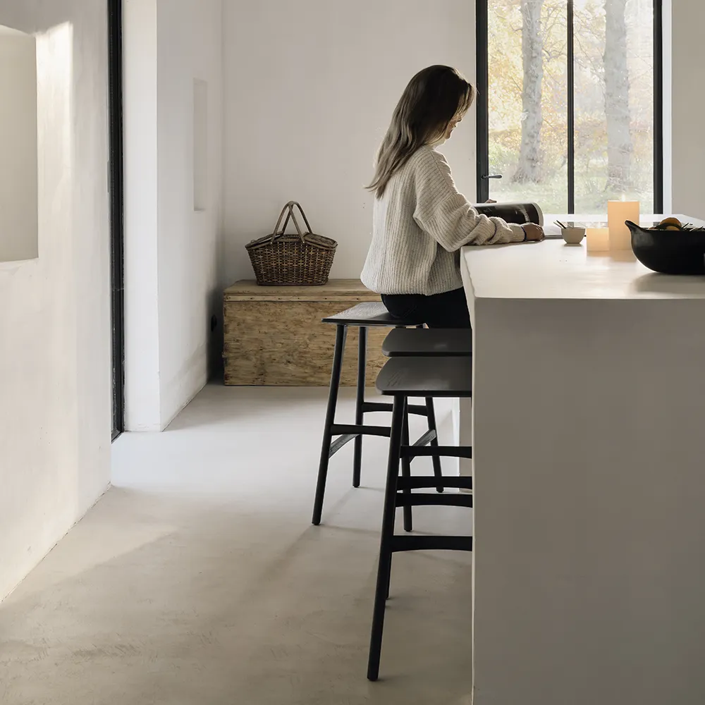 Osso Baarijakkara Low Musta lakattu tammi